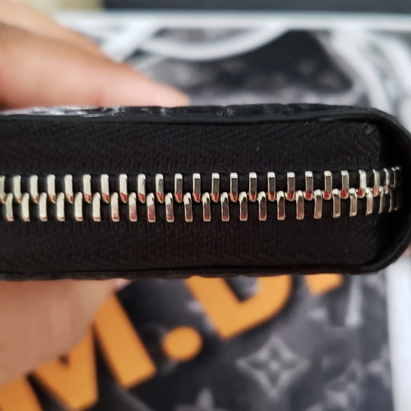 Gucci Genuine Crocodile Zippy Card Case - Picture 7 of 13